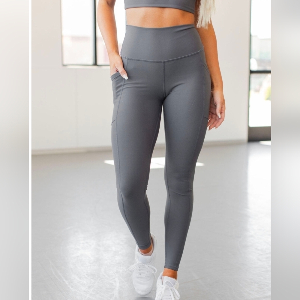 Savvi Geo High Rise Leggings 27”Inseam Gray Side Pocket Yoga Pants Women’s Est M